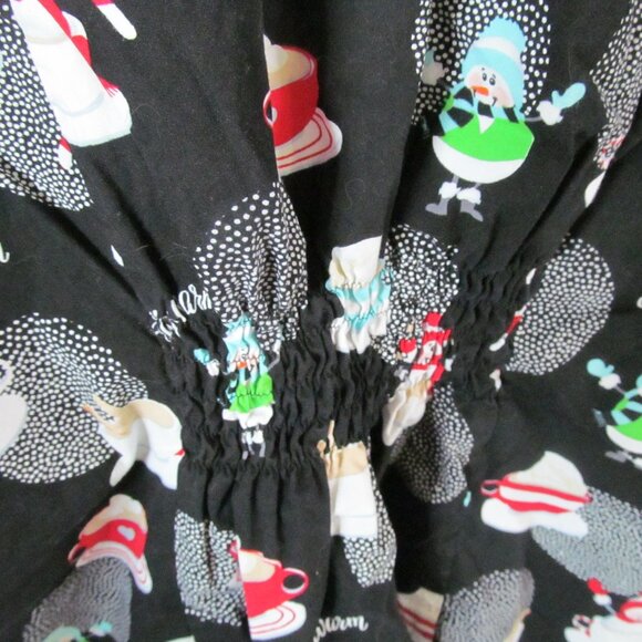 Scrub top winter theme - Picture 4 of 12